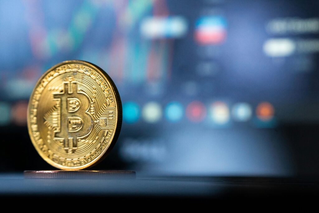 The Differences Between Traditional Finance and Decentralized Finance (DeFi)